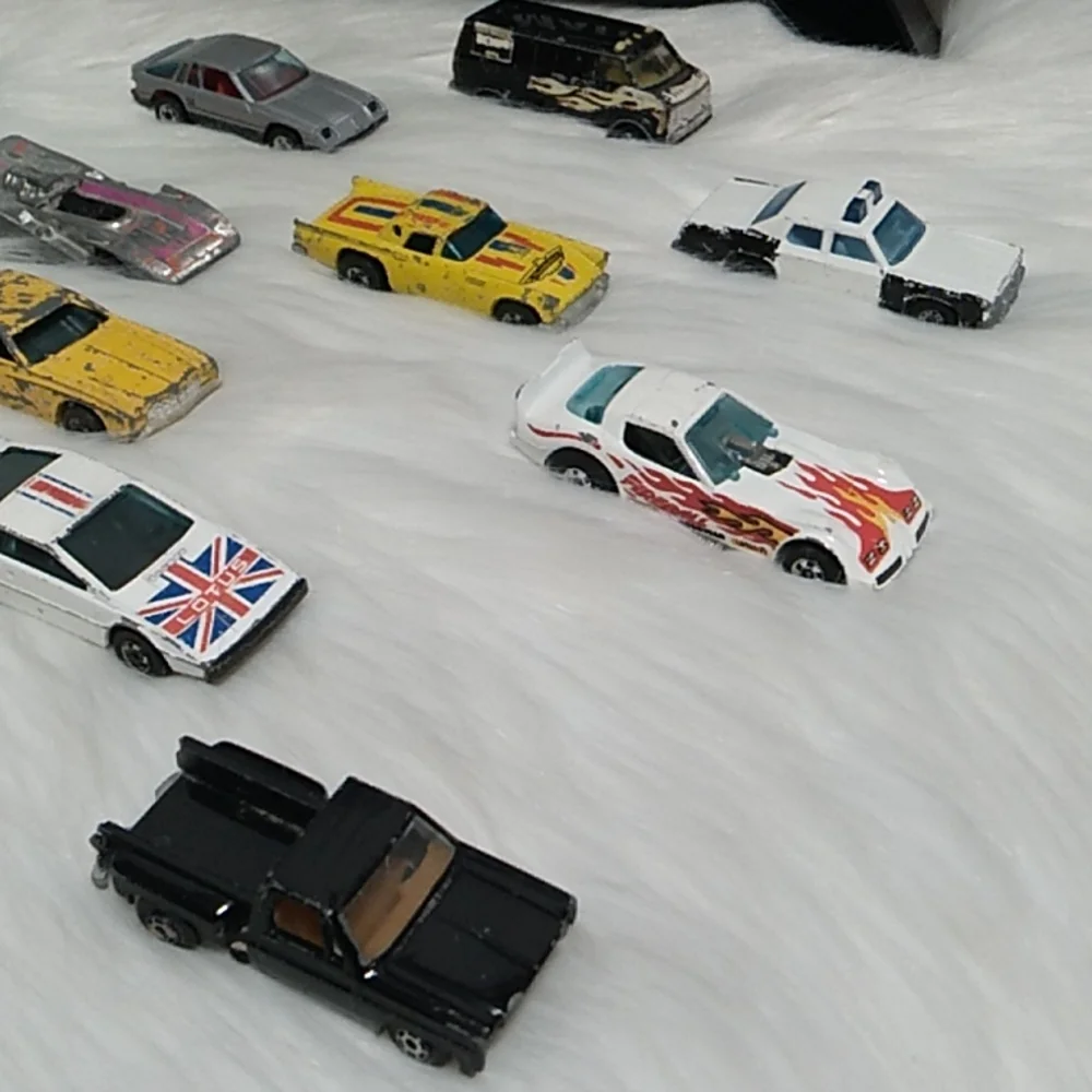 SALE! Mattel Hot Wheels Super Rally Case W/14 Various Old Cars Various Brands